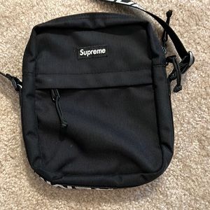 Supreme crossbody bag in black